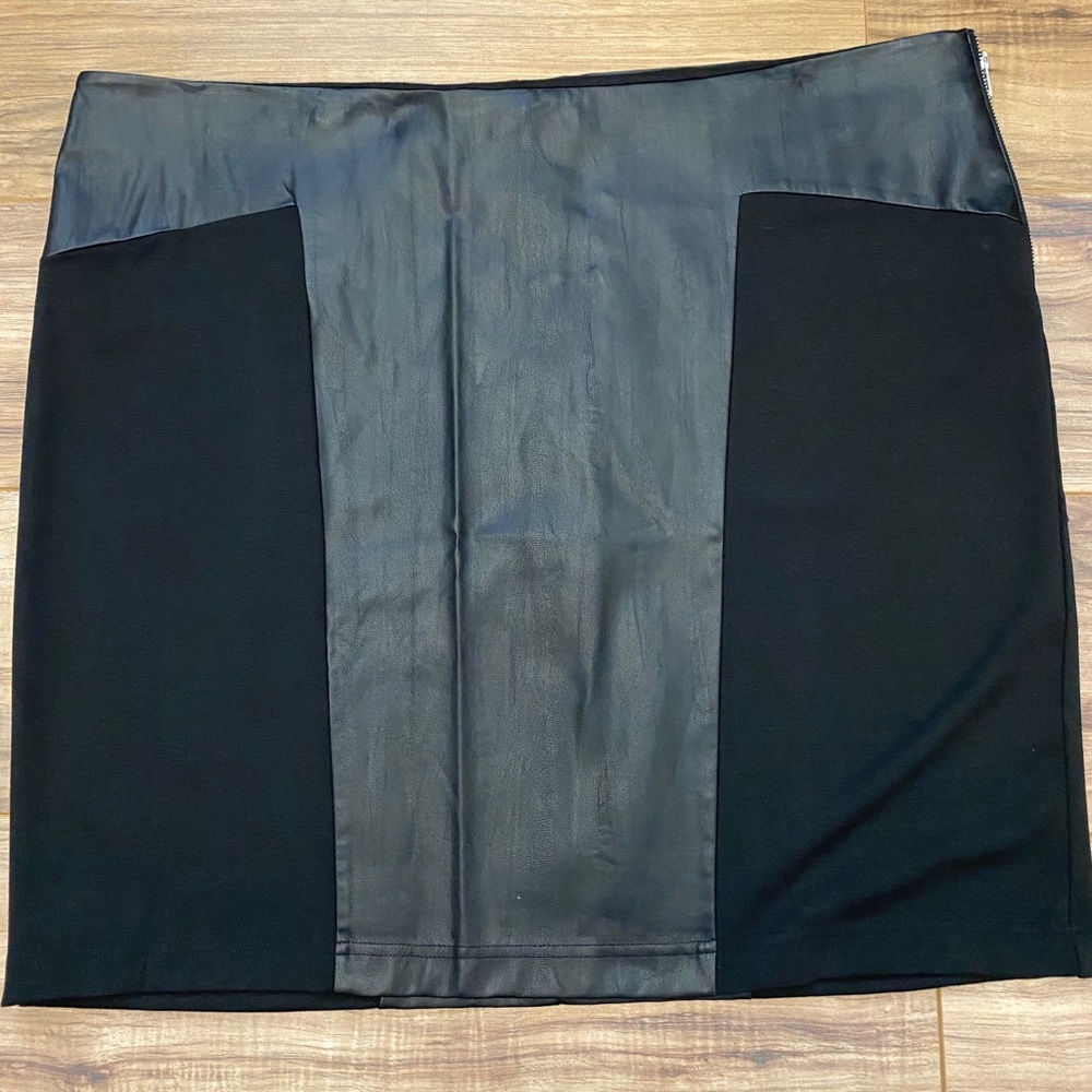 Faux leather & knit skirt by Junarose